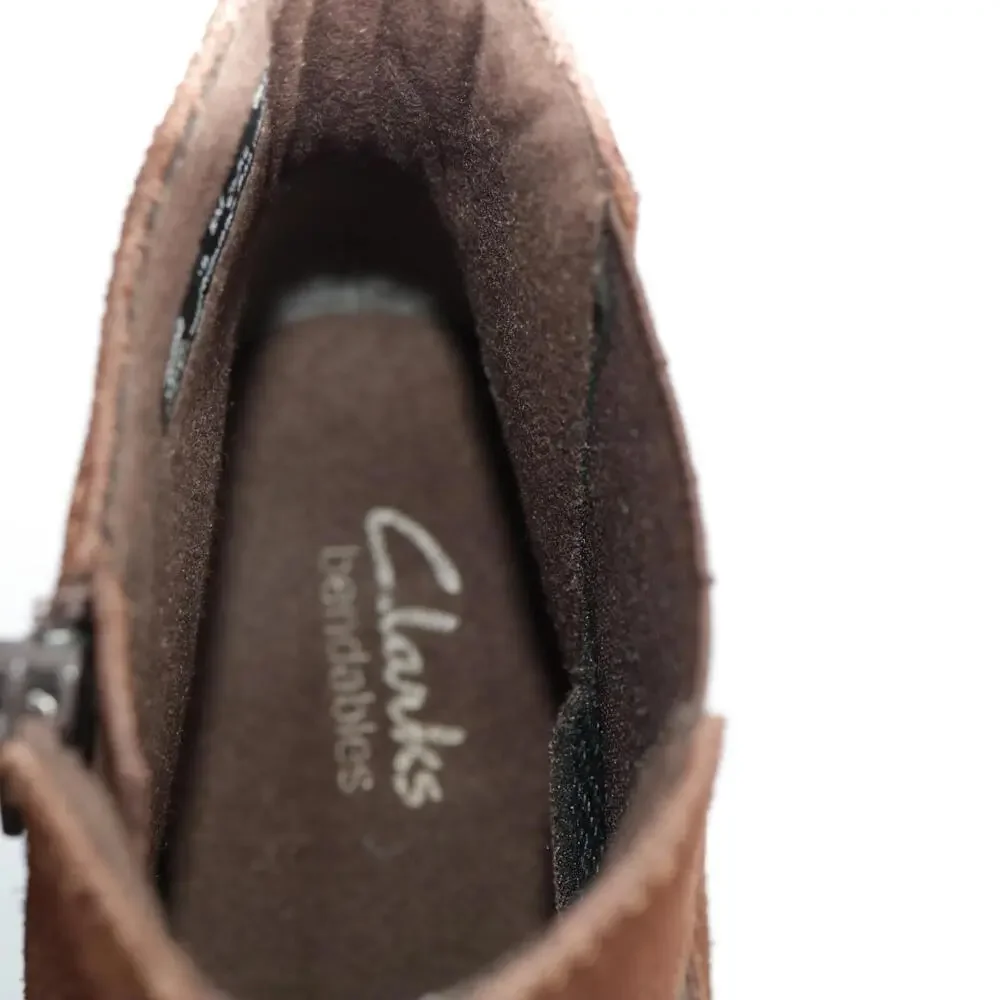 Clarks women pause